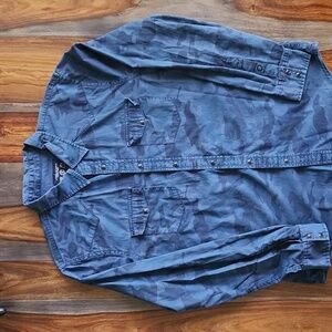 American Eagle Outfitters, Men's Long Sleeve, Button Down Shirt. XL Blue Camo